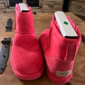 UGG- Mini Uggs- Raspberry- Sz 8